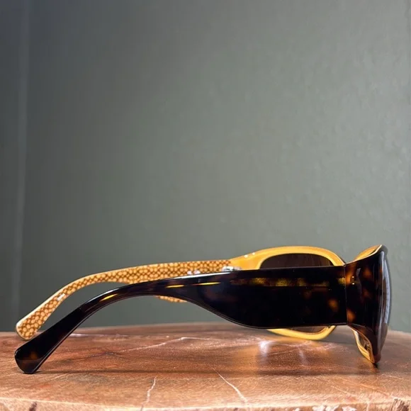 COACH TORTOISE MADELINE HANG TAG SUNGLASSES WITH HARDSHELL CASE display picture 3